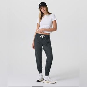 NWOT Vuori charcoal heather performance joggers size medium